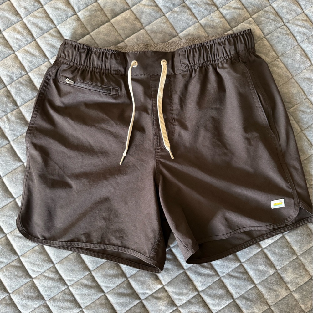 Vuori Men's Athletic Shorts in Black